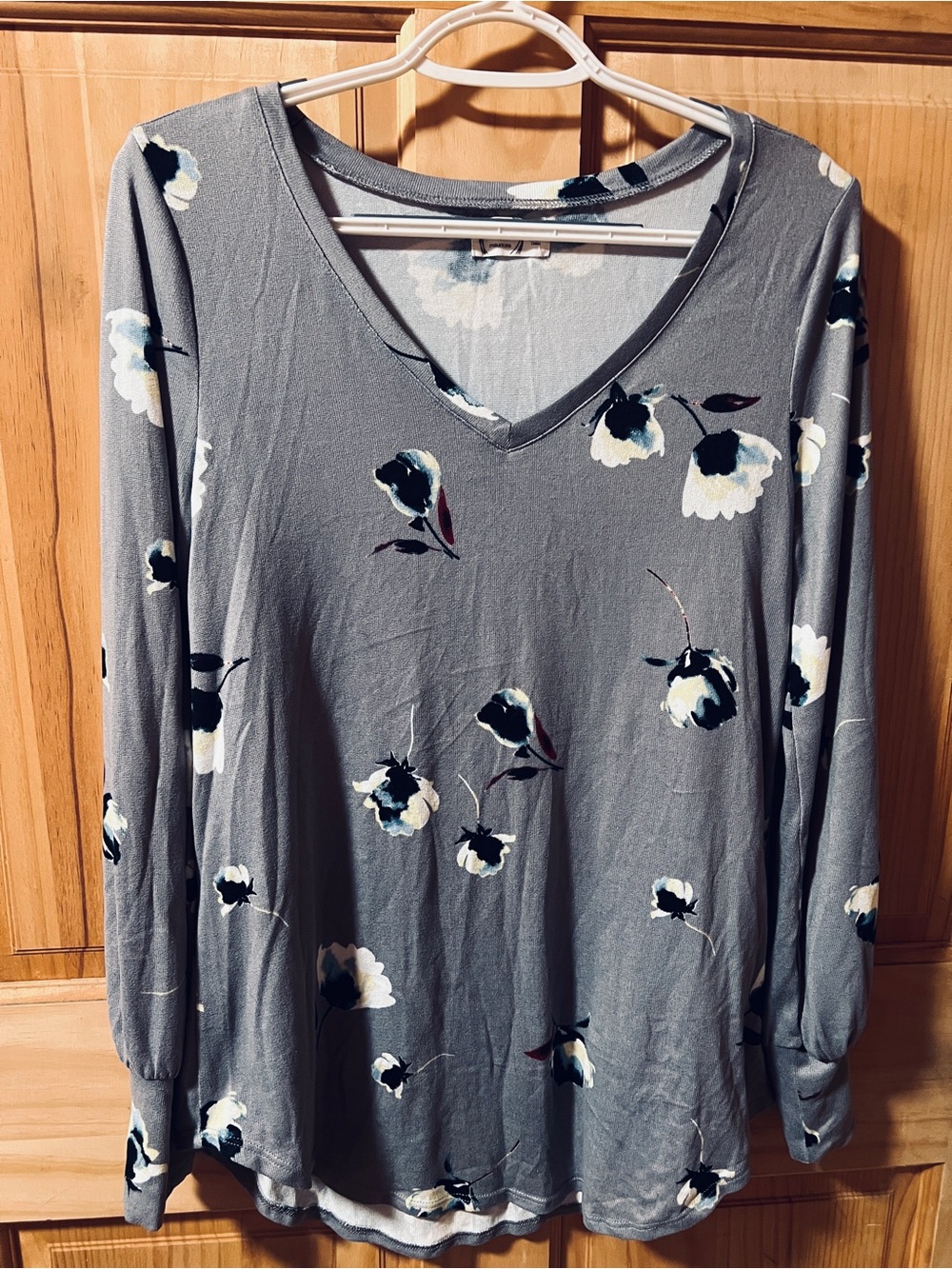 Maurices Gray V-Neck Long Sleeve Floral Top